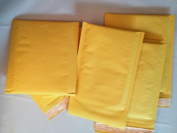 Китай Гравуре печатая желтые конверты пузыря, конверт с обручем пузыря внутрь завод